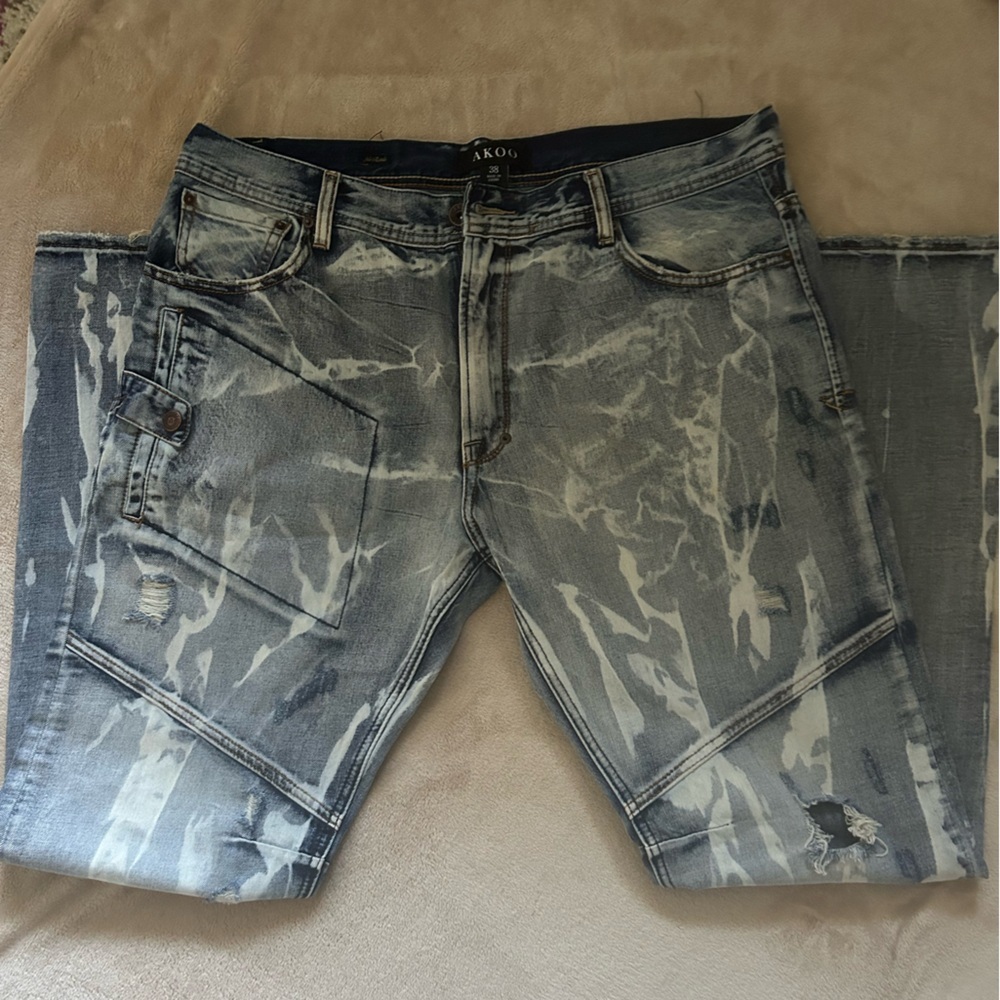 Akoo Men's Light Blue Distressed Jeans